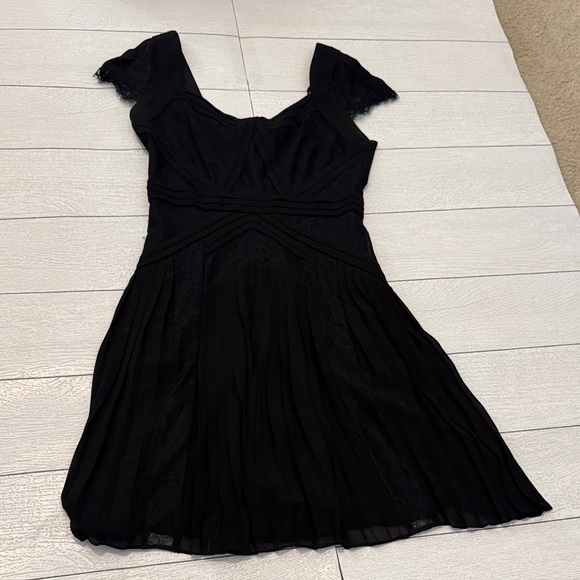 BCBGMaxAzria Dresses & Skirts - BCBGMAXAZRIA Black Lace & Pleated Mini Cocktail Dress
Sz4 | Elegant + Flattering